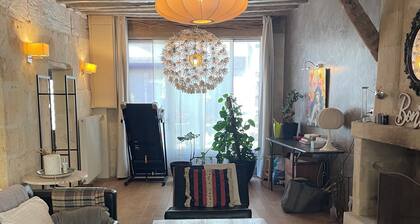 Maison de ville ancienne au pied du chĂąteau