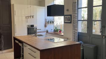 Micro-ondes, four, plaque de cuisson, lave-vaisselle