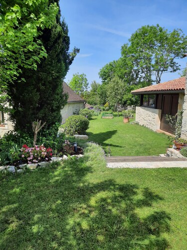 Chambres , sur jardin et très belle vue à louer en famille ou séparément