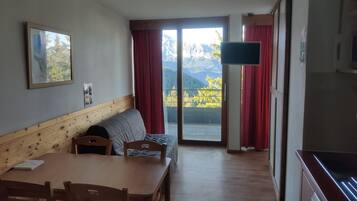 Chalet | Living area