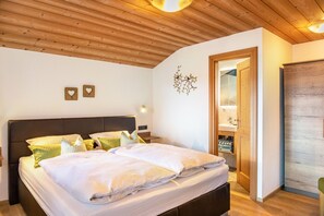 1 bedroom, WiFi, bed sheets - Apartment '2' with Mountain View, Balcony and Wi-Fi (Krün)