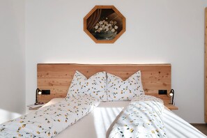 2 bedrooms, WiFi, bed sheets, wheelchair access