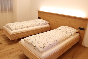 2 bedrooms, WiFi, bed sheets, wheelchair access