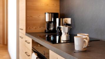 Frigorifero, forno, piano cottura, lavastoviglie