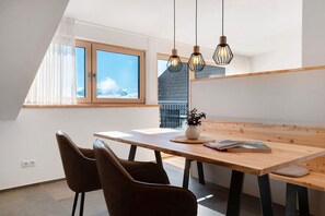 Dining - Apartment 'Stodlzauber' with Dolomite Views, Balcony, and Wi-Fi (Ritten)