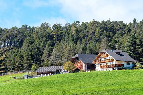 Apartment 'Stodlzauber' with Dolomite Views, Balcony and Wi-Fi