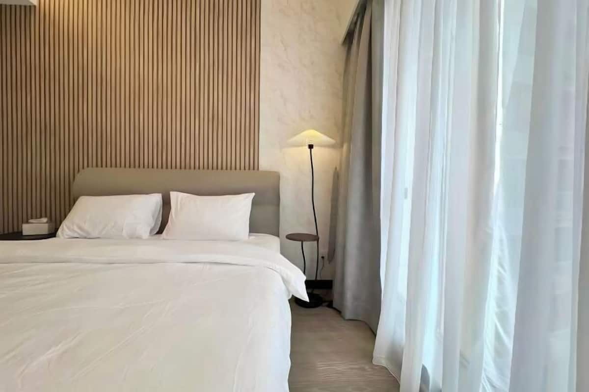 In-room safe, soundproofing, free WiFi