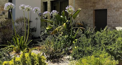 Stylish 4BR Villa w/ Pool near Porto Novi Beach