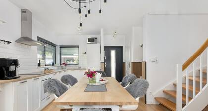 Holiday Home, 3 Bedrooms, Private Garden