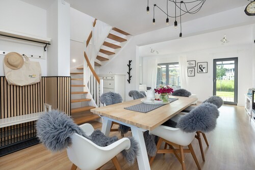 Holiday Home, 3 Bedrooms, Private Garden