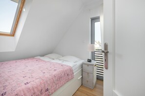 House | 3 bedrooms, individually furnished, iron/ironing board
