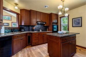 Frigorífic, microones, forn i placa de cuina 