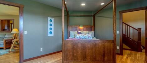 5 bedrooms, desk, iron/ironing board, free WiFi