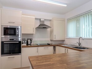 Cookware/dishes/utensils - A Devon Den at Harcombe House (Newton Abbot)