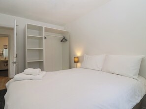 3 dormitorios, decoración individual, mobiliario individual