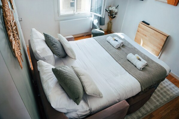 Fer et planche à repasser, accès au Wi-Fi (inclus), literie fournie