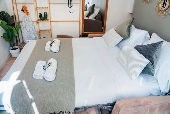 Bügeleisen/Bügelbrett, kostenloses WLAN, Bettwäsche