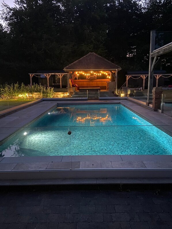 Outdoor pool, a heated pool - Family Shepherd's Hut - Shared Hot Tub/Heated Pool - King-size bunkbed - Ensuite (Four Marks)