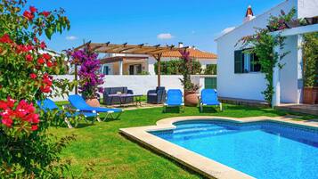 Room, 3 Bedrooms, Accessible, Smoking | Pool | Outdoor pool