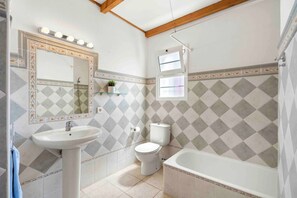 客房, 3 间卧室, 无障碍, 吸烟房 | 浴室