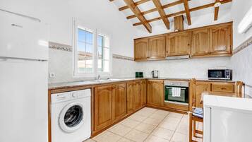 Room, 3 Bedrooms, Accessible, Smoking | Laundry