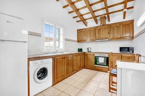 Room, 3 Bedrooms, Accessible, Smoking | Laundry