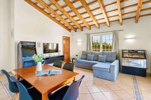Room, 3 Bedrooms, Accessible, Smoking | Living room