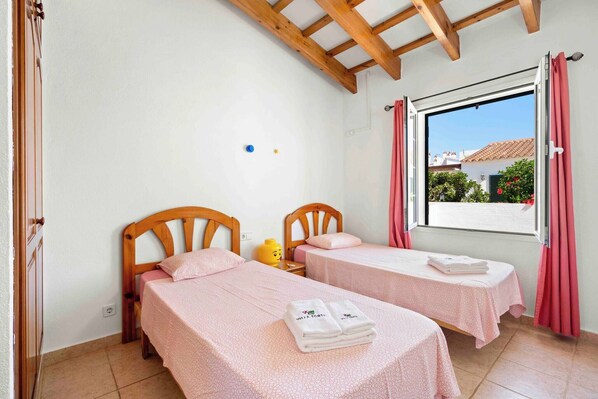 Room, 3 Bedrooms, Accessible, Smoking