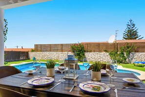 Room, 3 Bedrooms, Accessible, Smoking | Pool