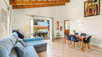 Phòng, 3 phòng ngủ, phù hợp cho người khuyết tật, hút thuốc | Phòng khách | Sách