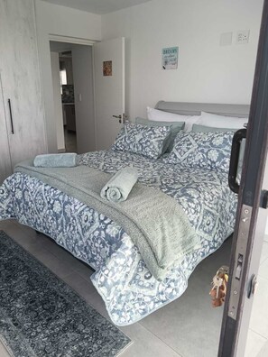 3 bedrooms, internet, bed sheets