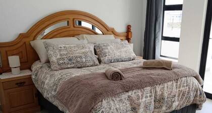 3-bedroom apartment in fabulous Saint Helena Bay with AC, Wi-Fi, braai etc.