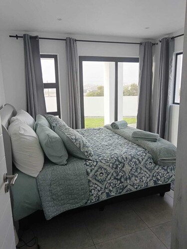 3-bedroom apartment in fabulous Saint Helena Bay with AC, Wi-Fi, braai etc.