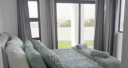 3-bedroom apartment in fabulous Saint Helena Bay with AC, Wi-Fi, braai etc.