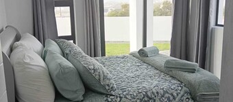 3-bedroom apartment in fabulous Saint Helena Bay with AC, Wi-Fi, braai etc.