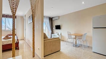 1 Schlafzimmer, BĂŒgeleisen/BĂŒgelbrett, WLAN, BettwĂ€sche