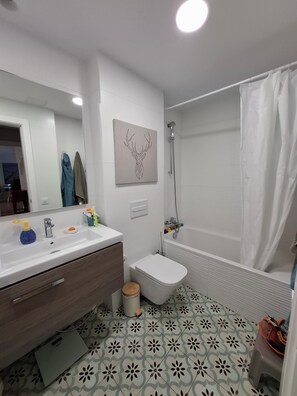 Shower, hair dryer, towels, soap - Luxury Apartment with Private Pool on Huge Terrace- Ideal for Families and Expats (Las Palmas de Gran Canaria)