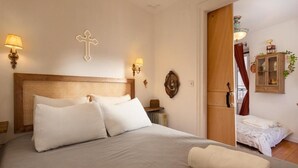 Apartment, 1 Bedroom, Smoking, Balcony - Romantic Alfama Balcony Apartment - 10 Minutes From Terreiro do Paço (Lisbon)