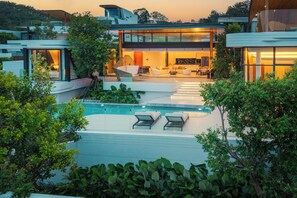 A modern house with a swimming pool, outdoor seating, and a covered patio. - Villa Zavaya Luxury Retreat With Pool (Choeng Thale)