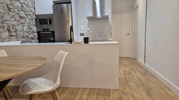 Coffee/tea maker, fridge, microwave, oven