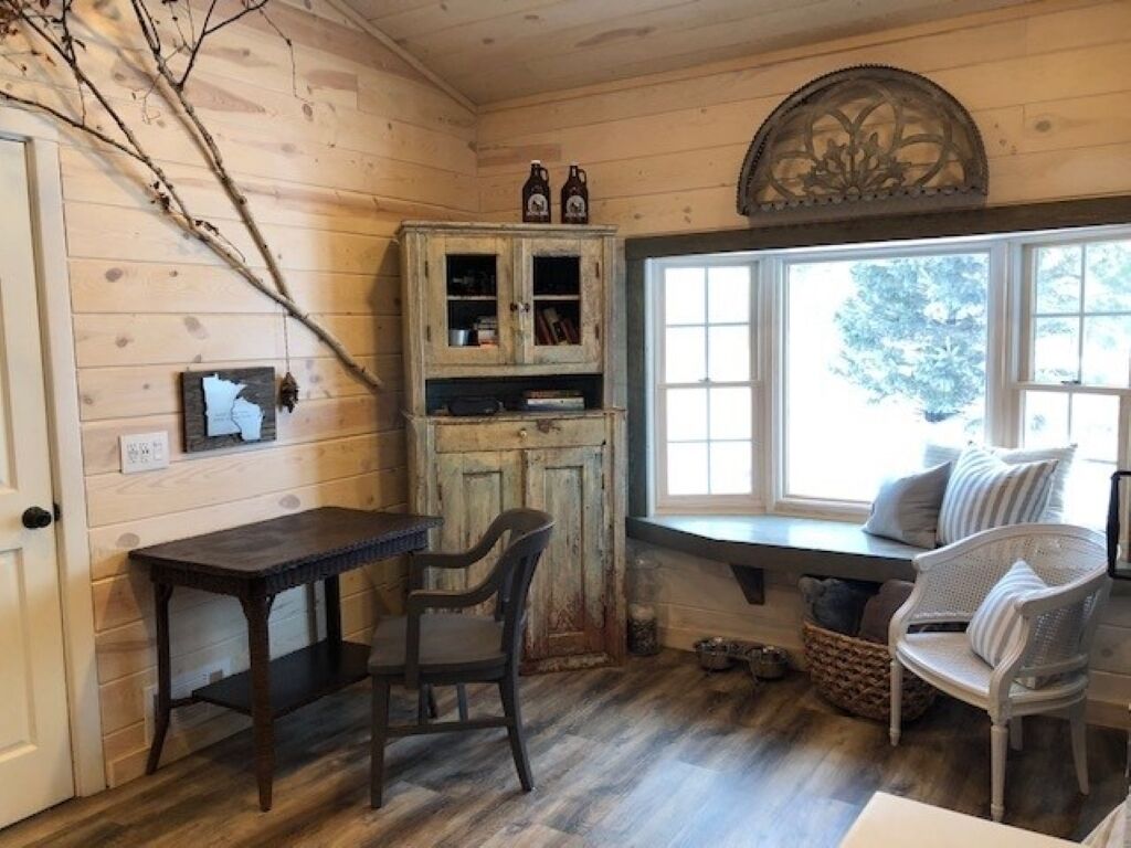 Älytelevisio, DVD-soitin, kirjoja