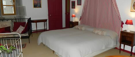 Fer et planche à repasser, Wi-Fi, draps fournis