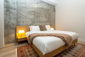 2 bedrooms, desk, iron/ironing board, travel crib