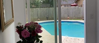 Pleasant, quiet studio by the gardens with in-ground pool access