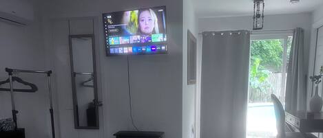 1 dormitorio, tabla de planchar con plancha, wifi gratis y ropa de cama