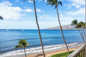 På stranden, liggestole, badehåndklæder