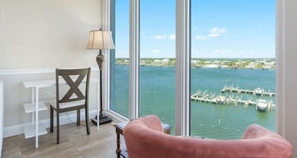 Sea Spray 815 Corner Unit Bay and Beach views, Lower rates