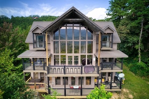 Apartment - Cabin w Amazing Views Theater Firepit Hot Tub (Pigeon Forge)