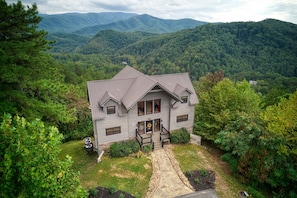 Exterior - Cabin w Amazing Views Theater Firepit Hot Tub (Pigeon Forge)