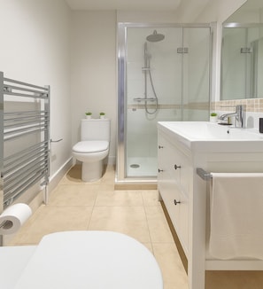Apartamento | Banheiro | Produtos de toalete grátis, secador de cabelo, toalhas de banho